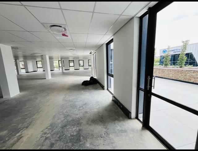 349M² OFFICE TO LET IN VORNA VALLEY